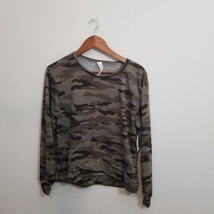 Juniors Long Sleeve Green Camo SweatShirt